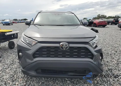 2021 Toyota Rav4 Xle Premium z USA, uszkodzony, nr VIN 2T3C1RFVXMC112776